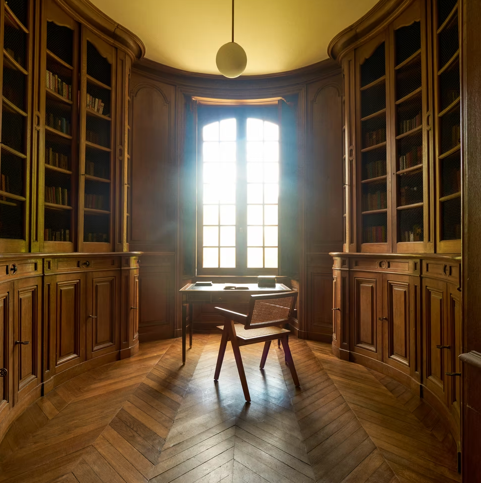 The château library